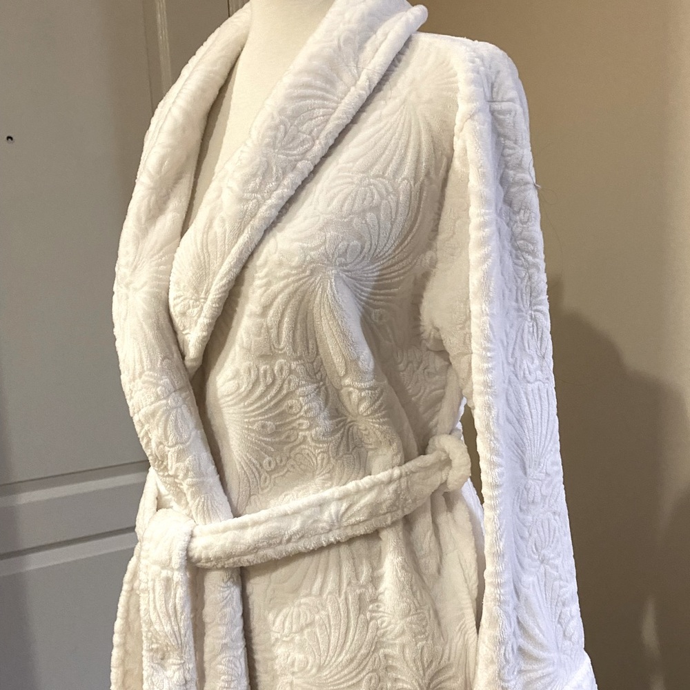Soft White Robe - Picture 11 of 11